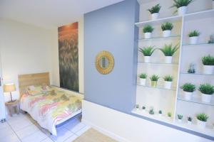 Posteľ alebo postele v izbe v ubytovaní Le 34 Malon, T5 hypercentre chic et cosy, wifi, netflix par SOVALFI