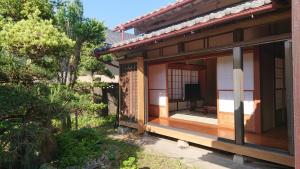 Casa japonesa con balcón en un jardín en Kuonsou - Vacation STAY 90948v, en Iwada