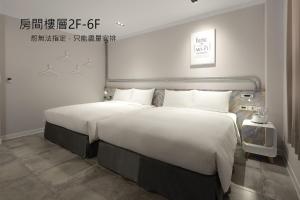 Llit o llits en una habitació de Napas Hotel