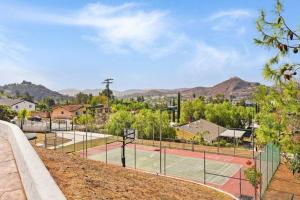 Tennistä tai squashia majoituspaikan Special Vacation House/ Pool & Basketball Court alueella tai lähistöllä
