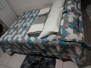 เตียงในห้องที่ Pousada da Sônia