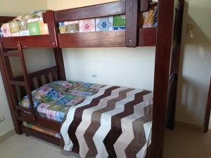 a wooden bunk bed in a room at Apartamento amplio, confortable aire acondicionado in Ríohacha