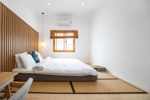 Giường trong phòng chung tại Villa Sunrise Garden A181