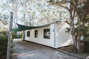 a small white building with a green roof at BIG4 Breeze Holiday Parks - Cania Gorge in Cania