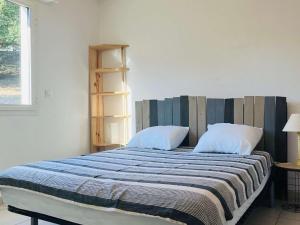 Fotografia z galérie ubytovania Appartement T3 avec Parking, WiFi et Clim - 1,5 km de la Plage à L'Île Rousse - FR-1-63-320 v destinácii LʼÎle-Rousse
