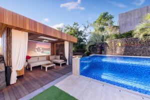 Bazén v ubytování Bayhill Pool & Villa nebo v jeho okolí