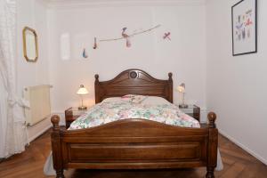 CHEZ CECILE Bed and Breakfast chez le VIGNERON房間的床