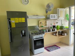 Una cocina o zona de cocina en Apartment in Plaza Europa