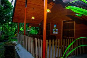 Taman di luar Machcha Lodge Sigiriya