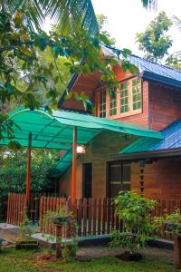 Taman di luar Machcha Lodge Sigiriya