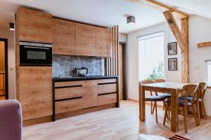 Kuchyň nebo kuchyňský kout v ubytování Apartmány Jabloneček