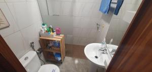 A bathroom at Burero Beach Stay - Comfy - Near airport & Beaches