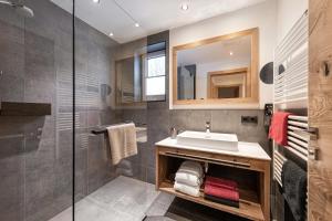 Łazienka w obiekcie Apartment NH96 inklusive kostenfreiem Eintritt in die Alpentherme