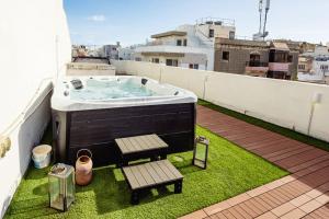 Fotografie z fotogalerie ubytování Luxury Designer Penthouse with Private Jacuzzi v destinaci Sliema