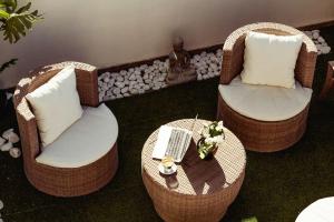 Posezení v ubytování Luxury Designer Penthouse with Private Jacuzzi