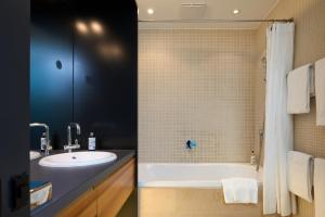 A bathroom at Limmathof Baden - Historisches Haus & Spa