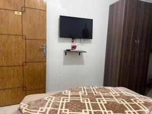 A bed or beds in a room at Giza pyramids view homestay