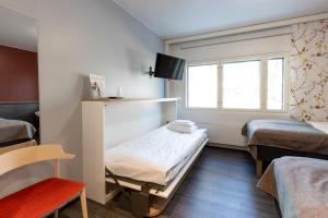 Ein Bett oder Betten in einem Zimmer der Unterkunft Hotel Linnasmäki
