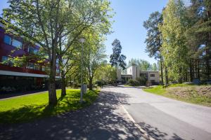 Ein Garten an der Unterkunft Hotel Linnasmäki