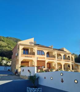 En generel udsigt til bjerge eller udsigt til bjerge taget fra lejligheden