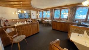 Restauracja lub miejsce do jedzenia w obiekcie Hotel Alpenrose
