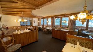 Restauracja lub miejsce do jedzenia w obiekcie Hotel Alpenrose