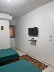 A television and/or entertainment centre at Giza pyramids view homestay