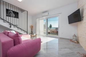 Televízia a/alebo spoločenská miestnosť v ubytovaní Villa Azeret ZadarVillas