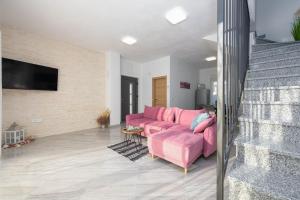 Televízia a/alebo spoločenská miestnosť v ubytovaní Villa Azeret ZadarVillas