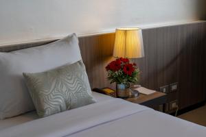 Postel nebo postele na pokoji v ubytování Pearl Hotel Phuket