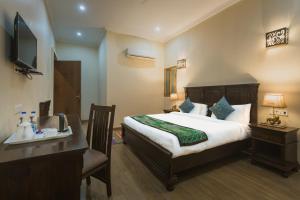 Postel nebo postele na pokoji v ubytování Hotel Dev Garh