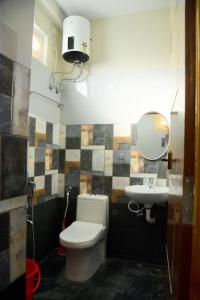 Ванна кімната в Sri Apartment 2BHK For Familys Couples Parking A1
