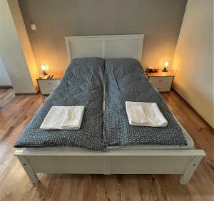 Postel nebo postele na pokoji v ubytování Hanna Apartman