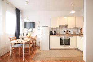 Kuchnia lub aneks kuchenny w obiekcie Casa della Nonna Old town Zadar