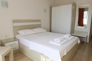Postel nebo postele na pokoji v ubytování Hotel Binlik