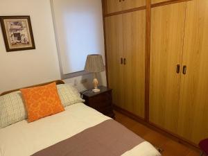 Posteľ alebo postele v izbe v ubytovaní Apartamento Ravel Playa Málaga