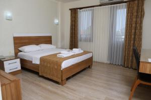 Postel nebo postele na pokoji v ubytování Hotel Binlik + 22 fotografií