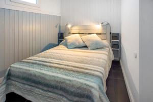A bed or beds in a room at Las Sales Duplex