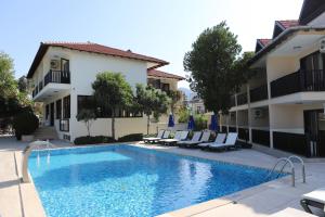 Bazén v ubytování Hotel Binlik nebo v jeho okolí