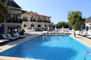 a swimming pool with lounge chairs and a hotel at Hotel Binlik in Dalyan