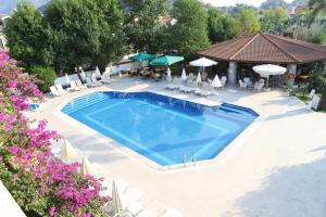 Bazén v ubytování Hotel Binlik nebo v jeho okolí