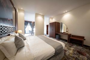 Imagen de la galería de Crown Towers for Hotel Suitesابراج التاج للشقق المخدومة, en Jazan