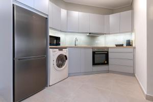 A kitchen or kitchenette at Phaedrus Living Luxury Flat Ampelokipoi