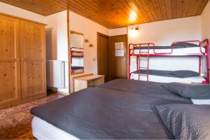 Un ou plusieurs lits superposés dans un hébergement de l'établissement Hotel Rifugio Sores