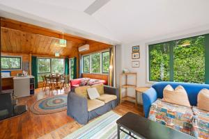 Χώρος καθιστικού στο Little Lockwood - Kuratau Bach