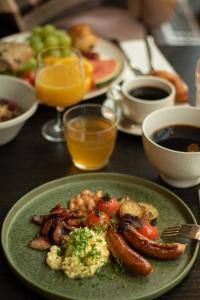 Makanan di atau berdekatan hotel