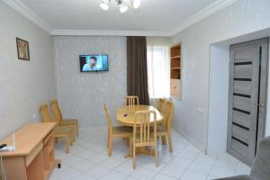 a kitchen and dining room with a table and chairs at Ani Hostel Gyumri in Gyumri