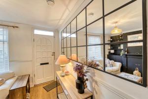 Η κουζίνα ή μικρή κουζίνα στο Host & Stay - Loughborough Road House