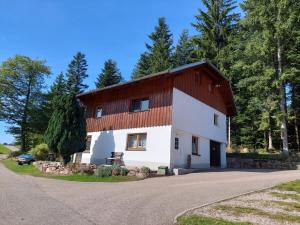 a large white building with a red roof at Urlaub an der Grenze in Lauterbach
