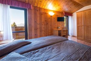 Postel nebo postele na pokoji v ubytování Rifugio Sores Adventure
